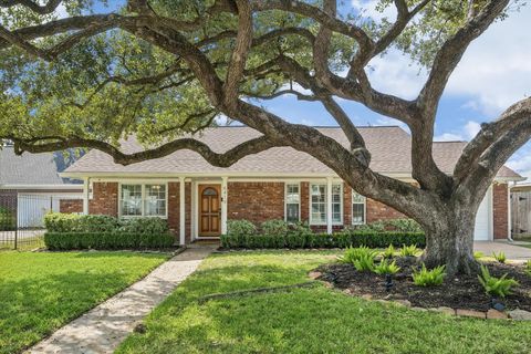 Photo of 6419 Grovewood Lane, Houston, TX 77008 (MLS # 31156118) Photo of 6419 Grovewood Lane, Houston, TX 77008 (MLS # 31156118)