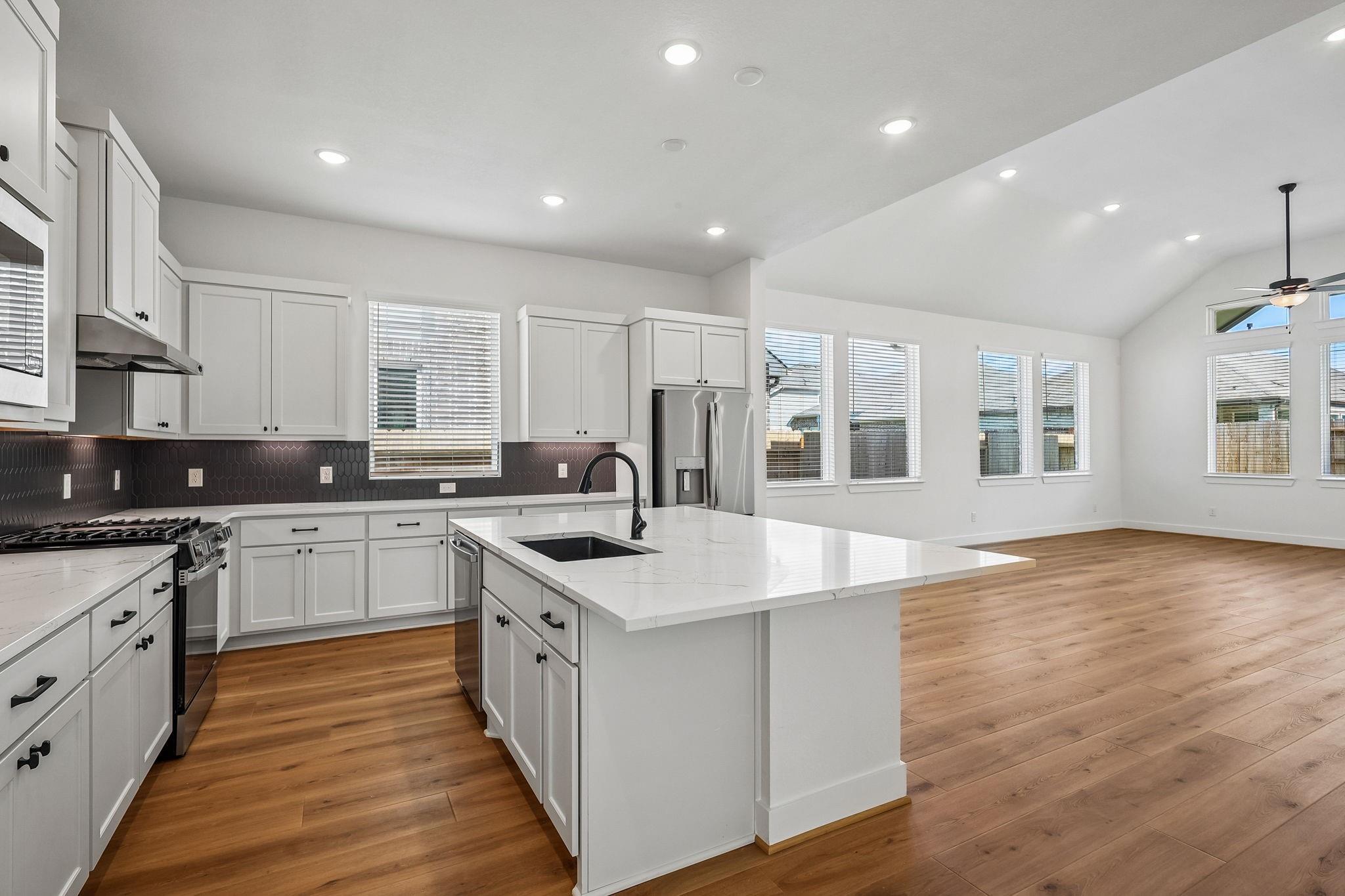 2327 Garden Arbor