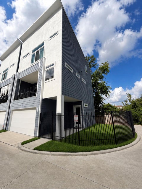 Photo of 4711 Independence Heights Lane, Houston, TX 77018 (MLS # 3607170)