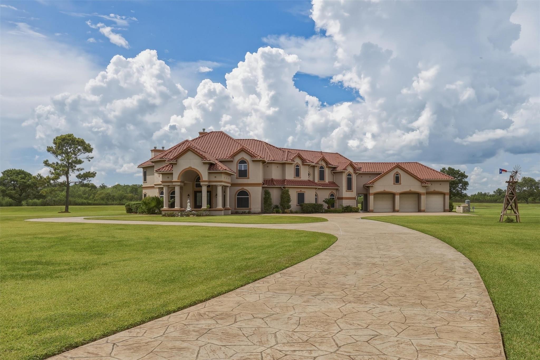 2702 Drs Drive