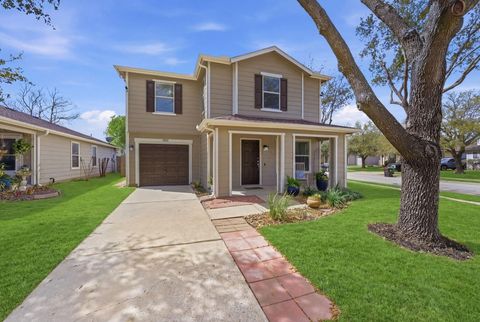 Homes For Sale - 11202 Log Cabin Lane<br/> Tomball, TX 77375