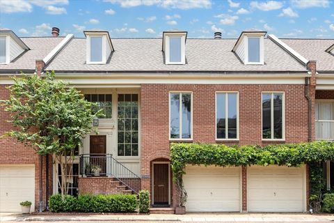 Townhouse For Sale - 4435 Yoakum Boulevard<br/> Houston, TX 77006