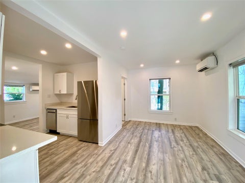 Apartment For Rent - 2025 1/2 Brun Street<br/> Houston, TX 77019
