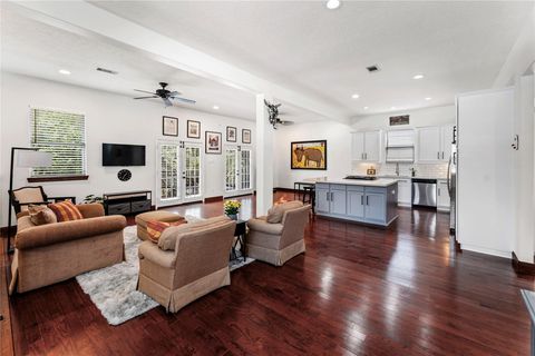 Photo of 415 W 8th Street, Houston, TX 77007 (MLS # 55996520)