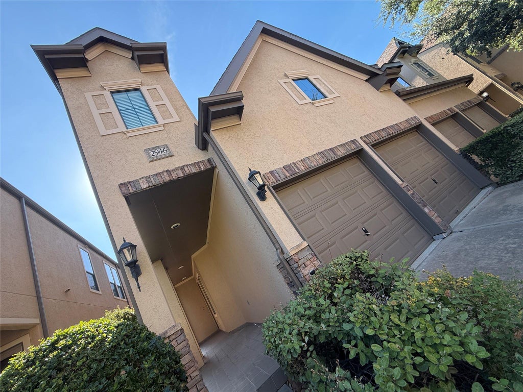 Photo of 2946 Royal Oaks Crest, Houston, TX 77082 (MLS # 69712217)