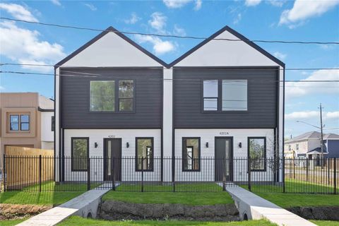 Photo of 4202 Kewanee Street #B, Houston, TX 77051 (MLS # 7345976)