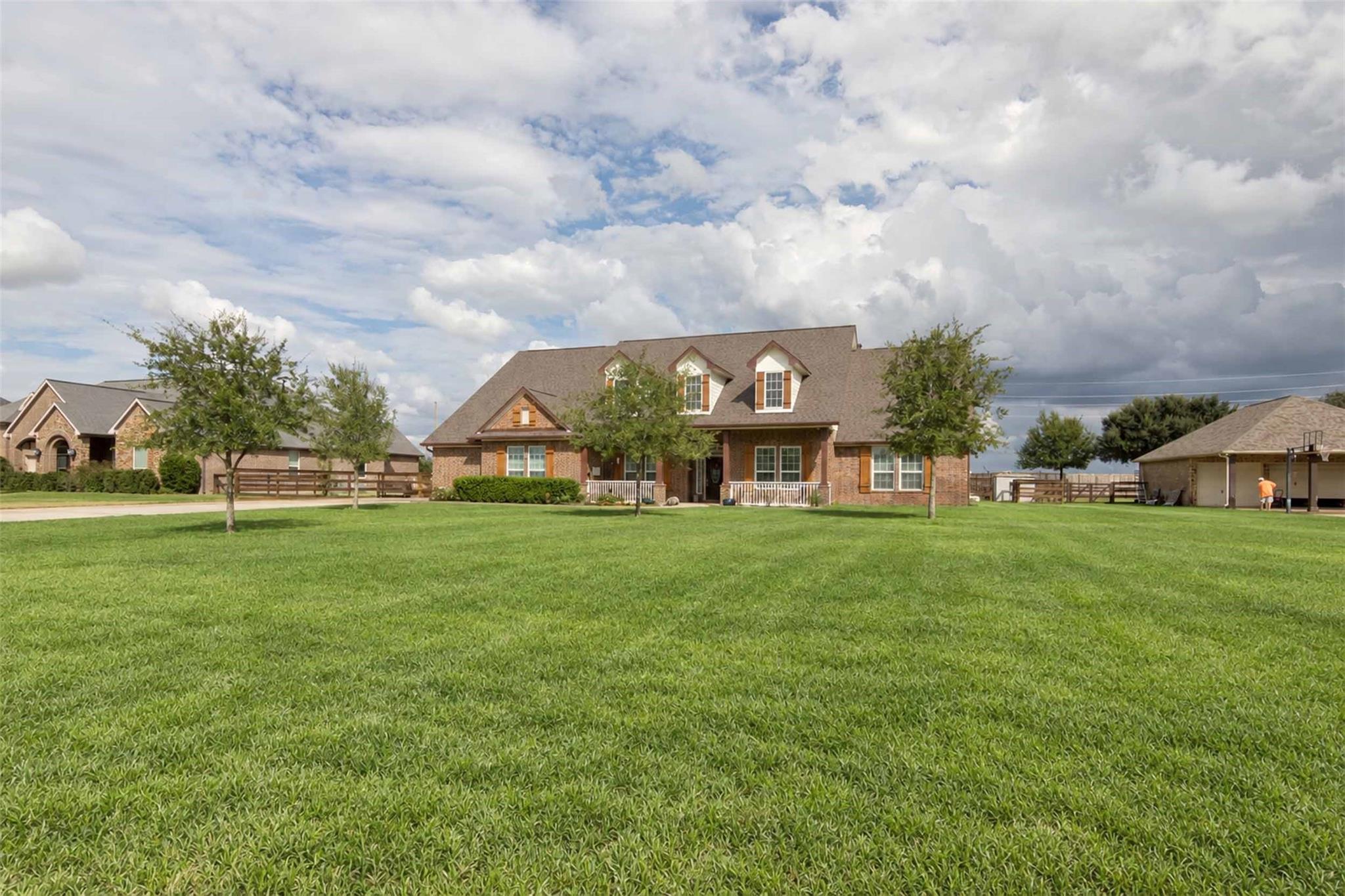 4630 Shadow Grass Dr