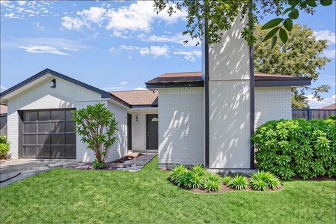 Photo of 14110 Towne Way Drive, Sugar Land, TX 77498 (MLS # 43597616) Photo of 14110 Towne Way Drive, Sugar Land, TX 77498 (MLS # 43597616)
