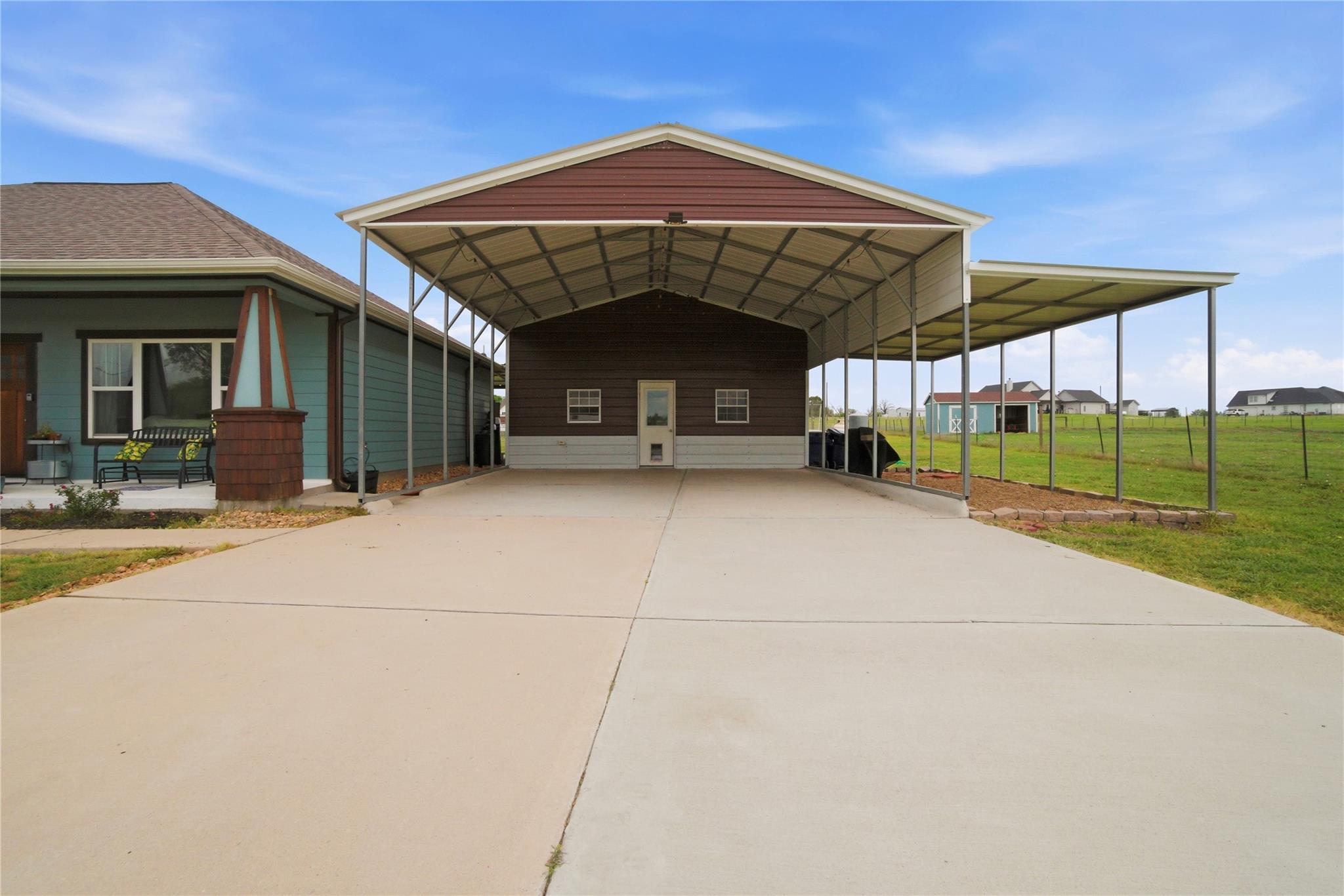 5037 Horseshoe Drive