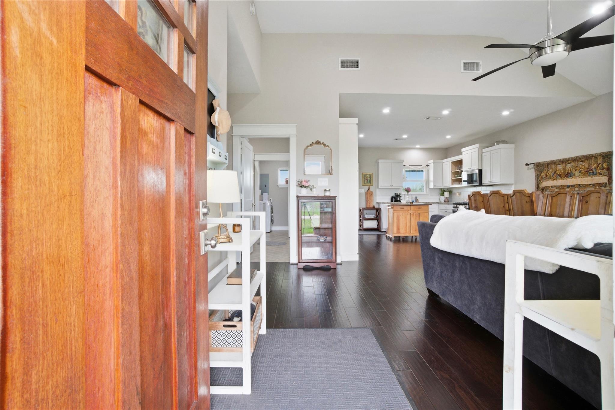 5037 Horseshoe Drive