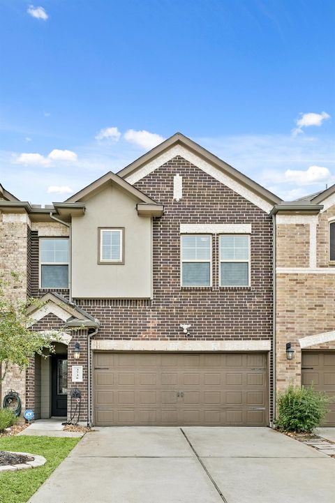 Townhouse For Sale - 3736 Lancer Circle<br/> Pearland, TX 77581
