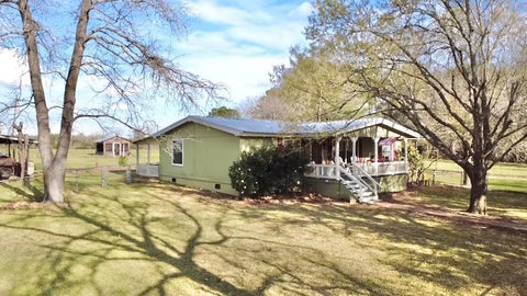Photo of 908 N Pitzer Street, Colmesneil, TX 75938 (MLS # 92738390)