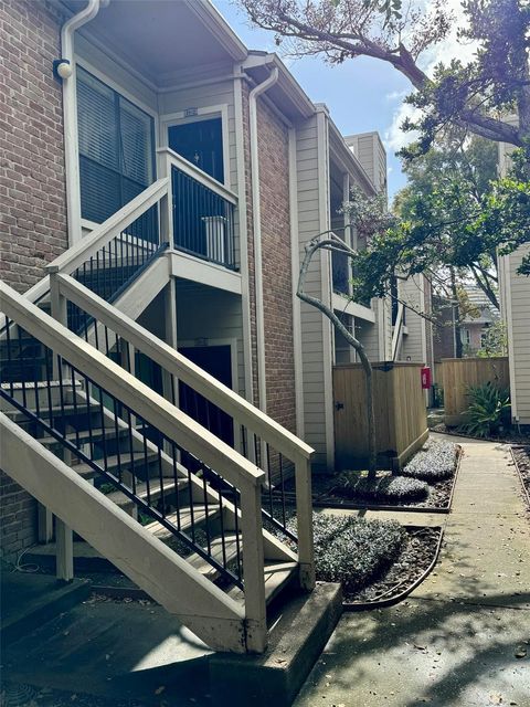 Photo of 2001 Bering Drive #2D, Houston, TX 77057 (MLS # 76399222)