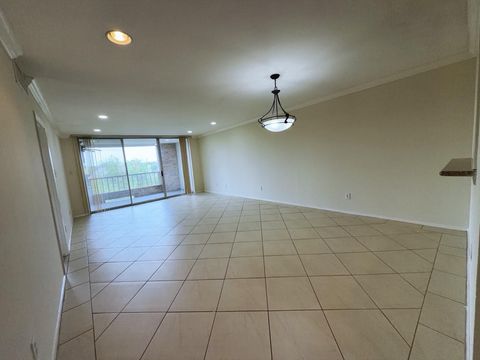 Photo of 2210 Dorrington Street #404, Houston, TX 77030 (MLS # 43286842)