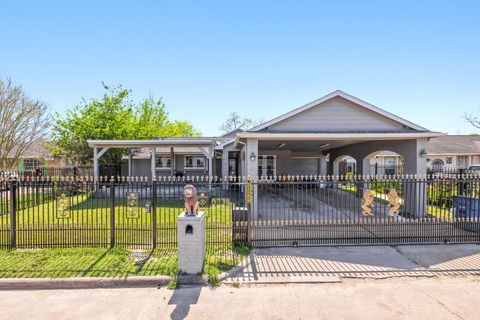 Photo of 4422 Sandydale Lane, Houston, TX 77039 (MLS # 20438279)