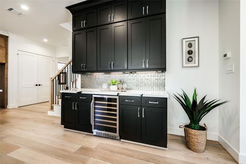 Tiny photo for 2011 Hopkins Street, Houston, TX 77006 (MLS # 12760167)