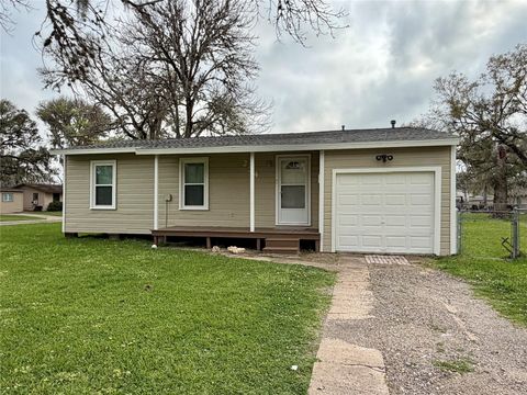 Photo of 234 Jasmine Street, Lake Jackson, TX 77566 (MLS # 30072713)