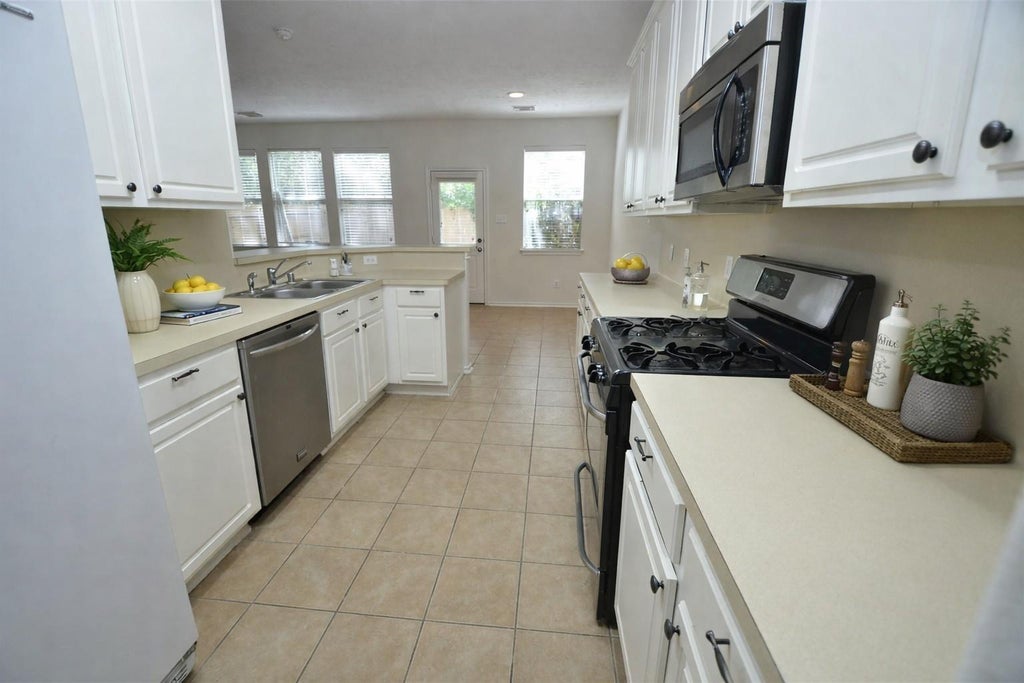 Photo of 226 W Stedhill Loop, Conroe, TX 77384 (MLS # 22667470)