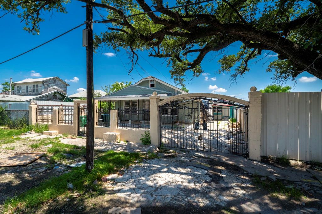 Photo of 6507 Texas Street, Houston, TX 77011 (MLS # 12394537)