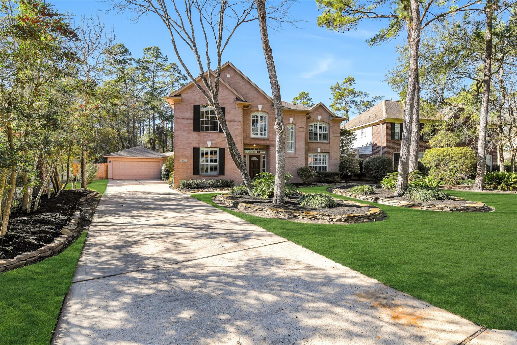 62 N Goldenvine Circle