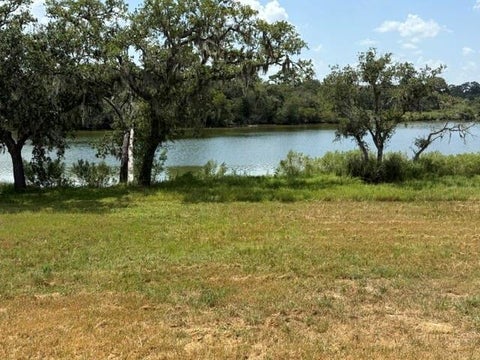 Photo of 4420 Leslies Way, Dickinson, TX 77539 (MLS # 36071839)