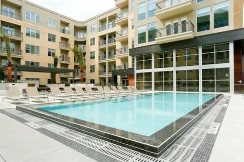 Photo of 2111 Westheimer Road #2401, Houston, TX 77098 (MLS # 62537218)