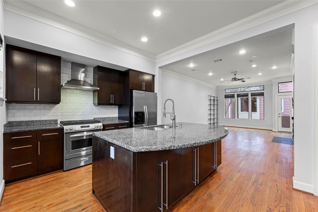 Photo of 1006 Yale Street, Houston, TX 77008 (MLS # 44726357)