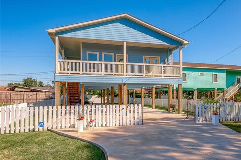 Photo of 108 Bay Oaks Drive, La Porte, TX 77571 (MLS # 74442576)