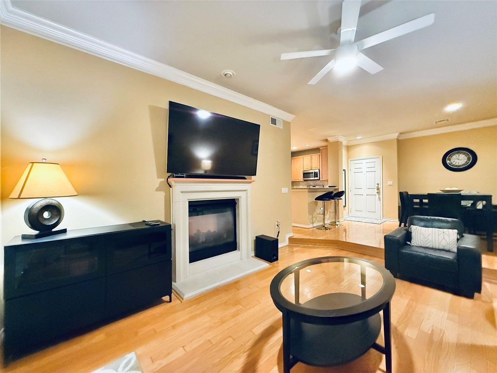 Photo of 2400 Mccue Road #325, Houston, TX 77056 (MLS # 43704548)