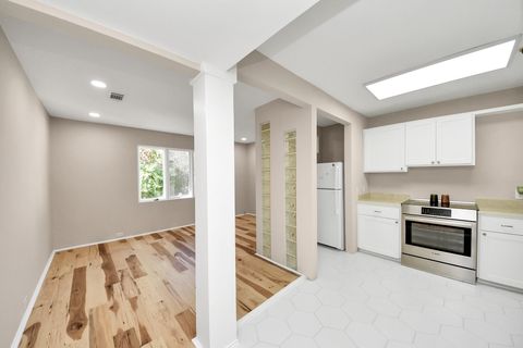 Tiny photo for 3540 Yupon Street, Houston, TX 77006 (MLS # 95124727)