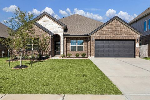 Photo of 727 Kingwood Drive, League City, TX 77573 (MLS # 92839684)