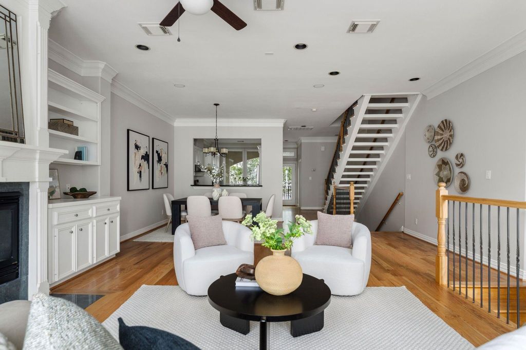 Photo of 1824 Vermont Street, Houston, TX 77006 (MLS # 17391044)