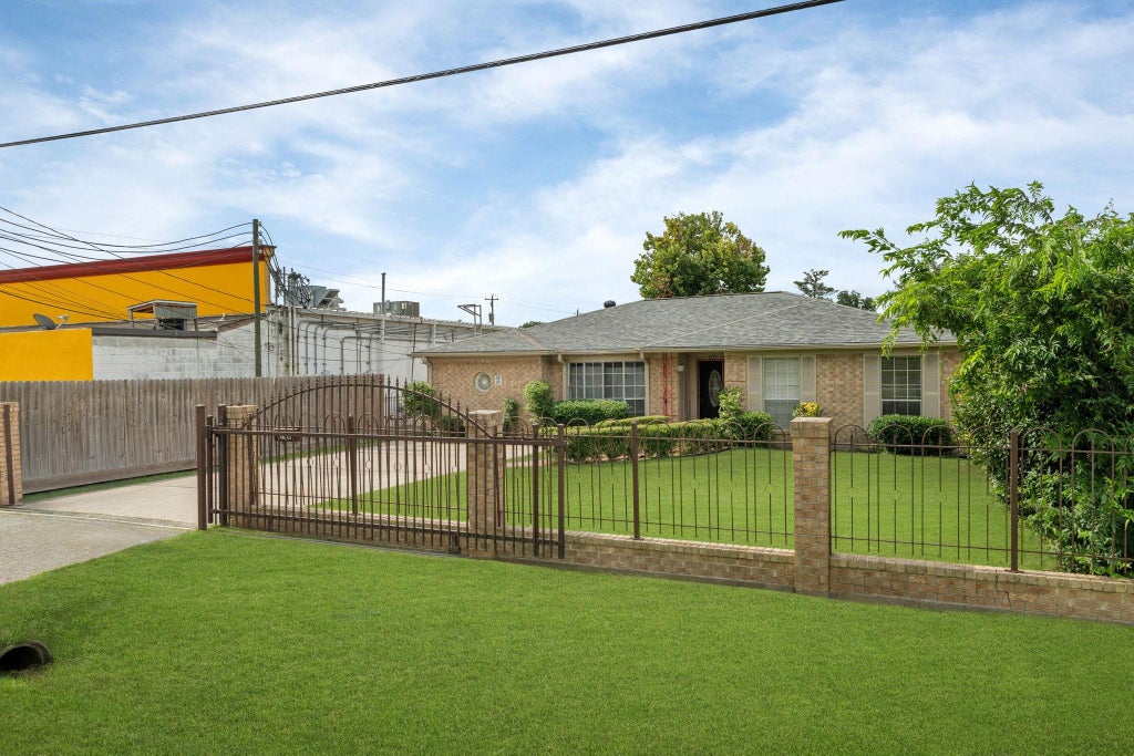 Photo of 740 Post Street, Houston, TX 77022 (MLS # 11708281)
