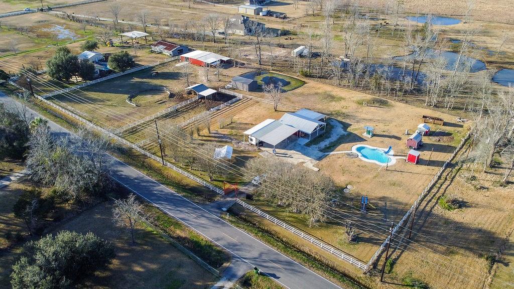 2827 Louis Road