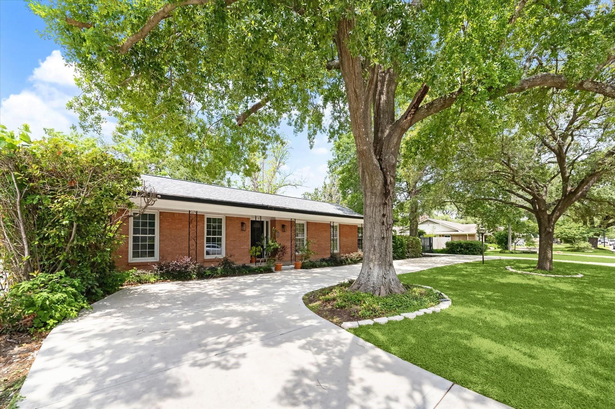 1902 Chimney Rock Road