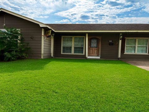 Photo of 10110 Glenmawr Drive, Houston, TX 77075 (MLS # 58037390)