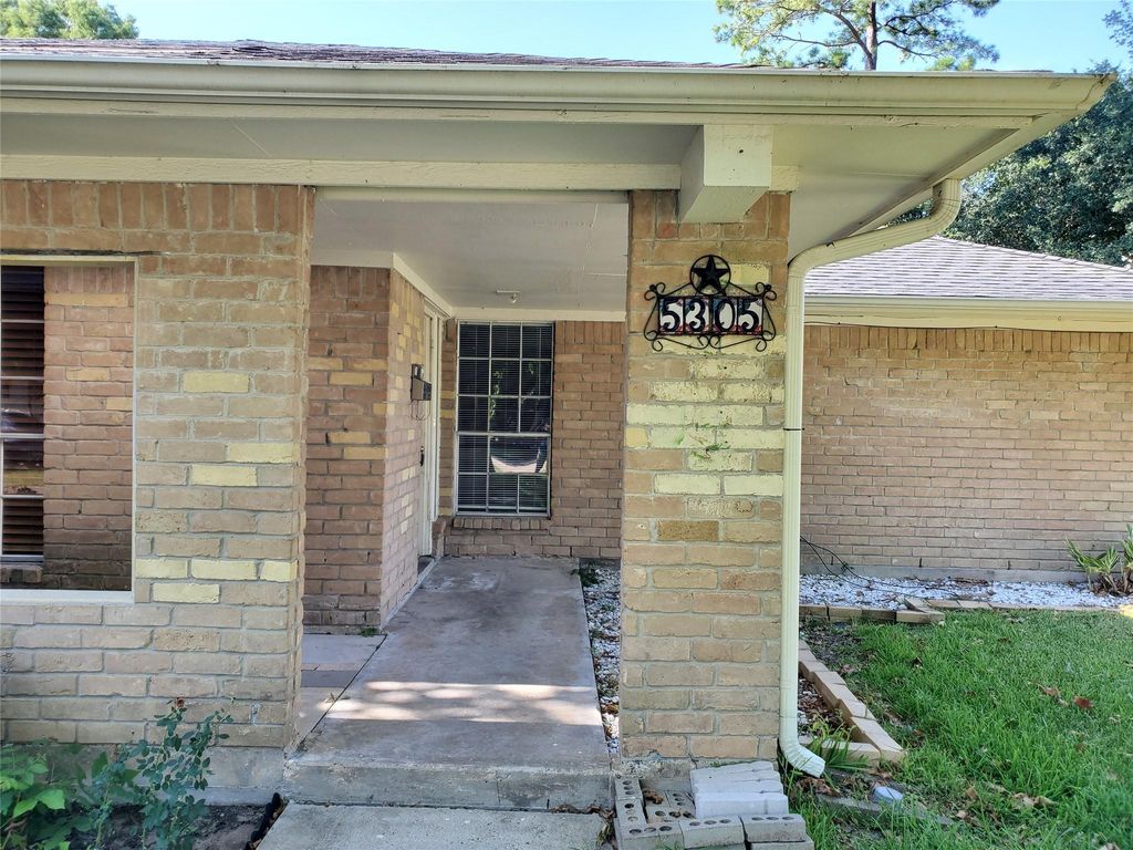 Photo of 5305 Woodville Lane, Pearland, TX 77584 (MLS # 20198607)