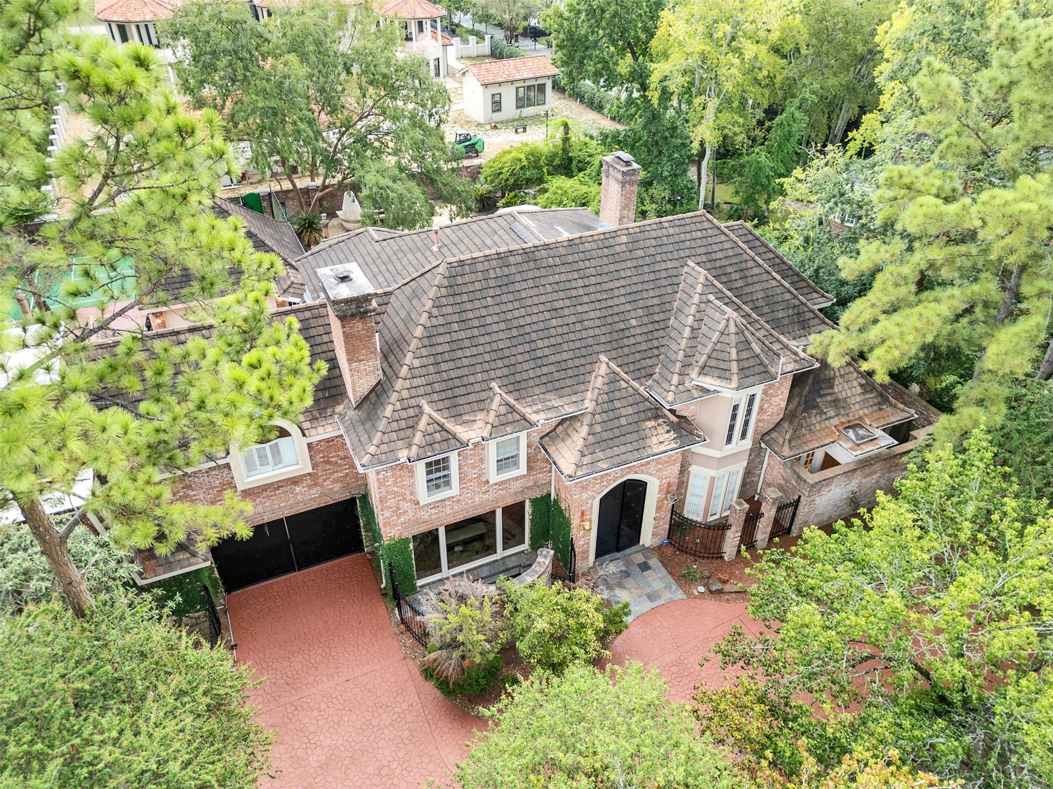 2819 Cedar Woods Place