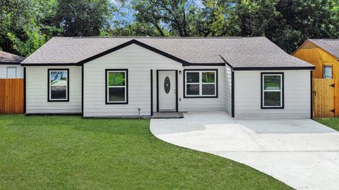 Photo of 10118 Cathedral Drive, Houston, TX 77051 (MLS # 91443586) Photo of 10118 Cathedral Drive, Houston, TX 77051 (MLS # 91443586)