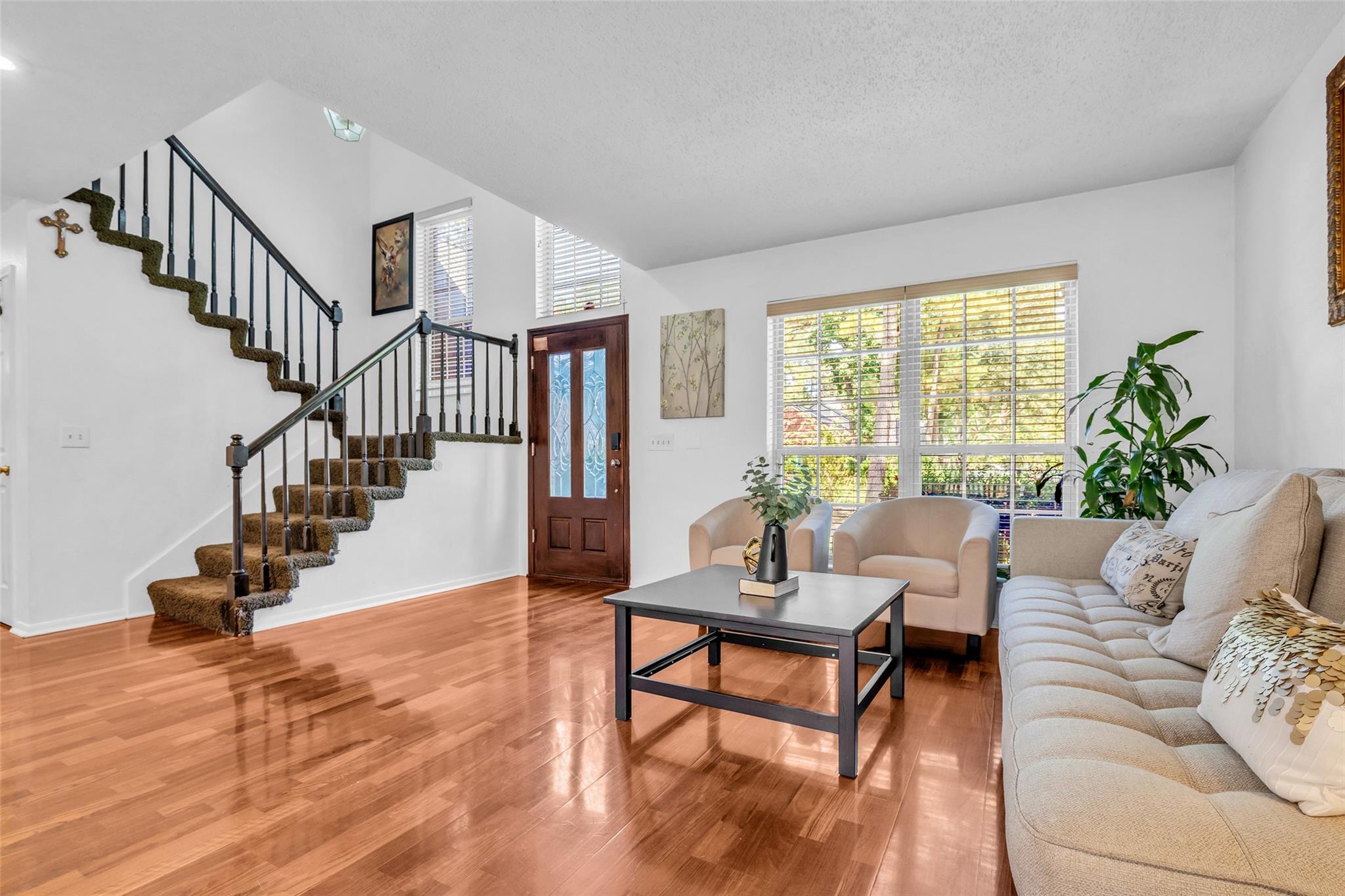 15 E Stony Bridge Circle