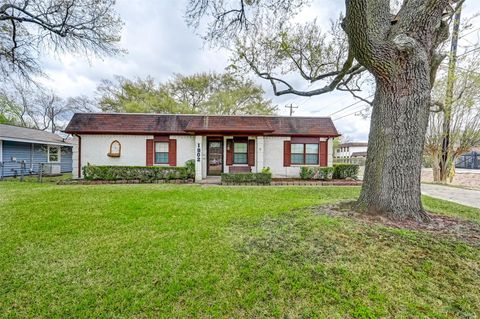 Photo of 1902 Sedgie Drive, Houston, TX 77080 (MLS # 42264447)