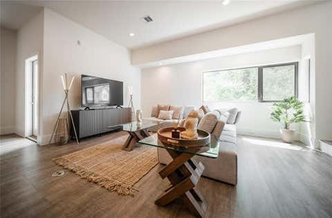 Homes For Rent - 2212 Francis Street<br/> Houston, TX 77004