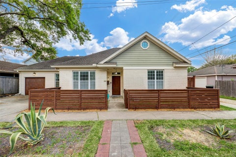 Photo of 411 W 14th Street W, Houston, TX 77008 (MLS # 46597598)