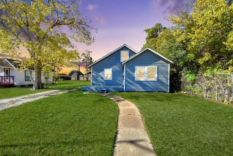 Photo of 210 S 6th Street, La Porte, TX 77571 (MLS # 67596678)
