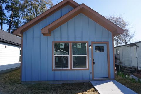 Homes For Sale - 10088 Calendar Street<br/> Willis, TX 77318