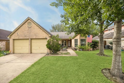 Photo of 2202 Westwood Drive, Stafford, TX 77477 (MLS # 66052176)