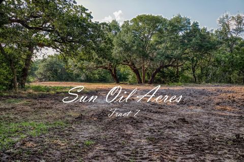 Photo of 7 Sun Oil Rd, Brenham, TX 77833 (MLS # 22447352) Photo of 7 Sun Oil Rd, Brenham, TX 77833 (MLS # 22447352)
