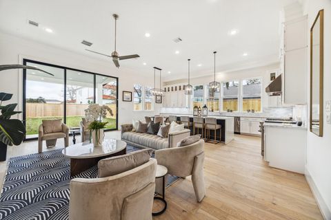 Photo of 1720 Huge Oaks Street, Houston, TX 77055 (MLS # 51414683)