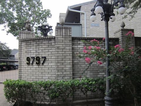 Photo of 9797 Leawood Boulevard #302, Houston, TX 77099 (MLS # 91625387)