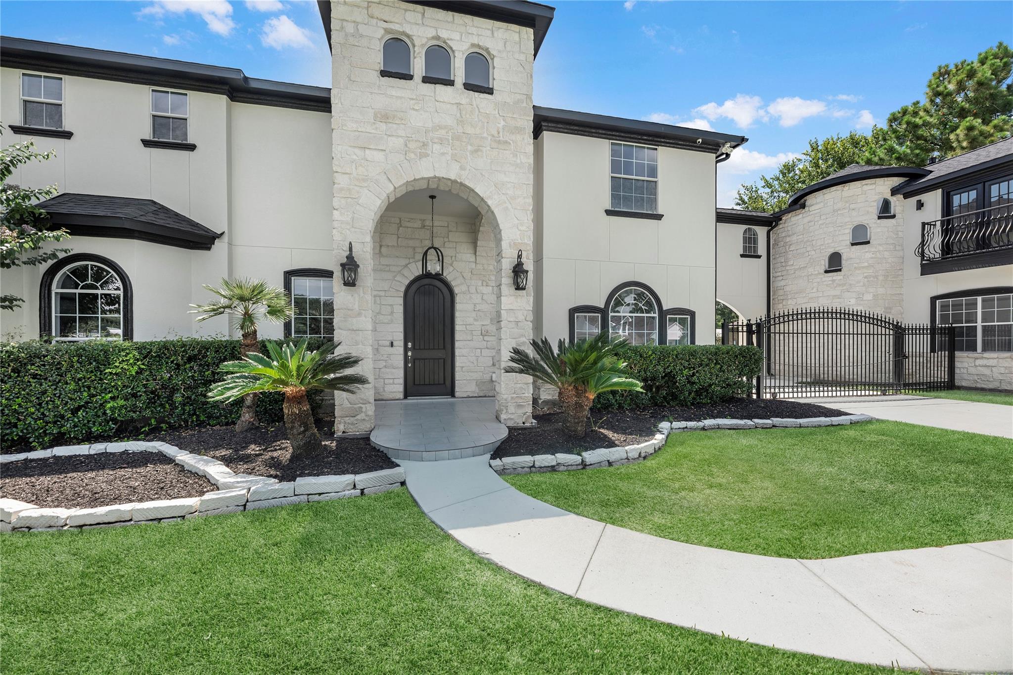 21703 Spur Circle Lane